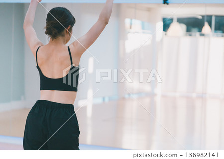 dancing, dancer, dancers 136982141
