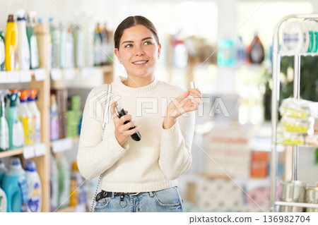 woman chooses a perfume 136982704