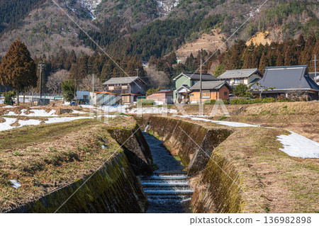 Snow-covered rural landscape of Lake Biwa, Nagahara, Nagahama City, Shiga Prefecture Snow-covered rural landscape of Lake Biwa, Nagahara, Nagahama City, Shiga Prefecture 136982898