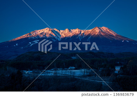 Mount Ontake in the morning glow from Kaida Plateau, Kiso Town, Nagano Prefecture 136983679
