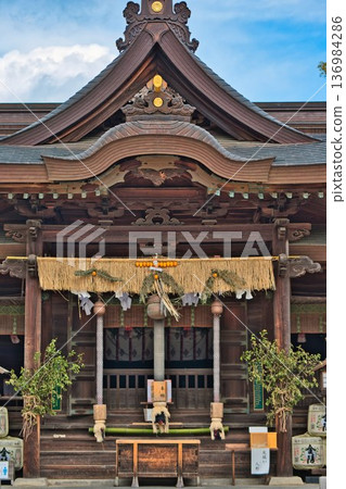 東川市白鳥神社準備迎接新年 東川市白鳥神社準備迎接新年 136984286