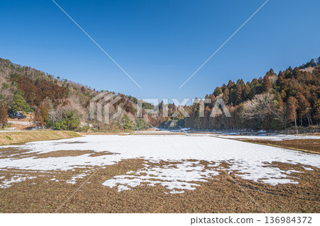 Snow-covered rice terraces at the back of Lake Biwa, Nagahara, Nagahama City, Shiga Prefecture Snow-covered rice terraces at the back of Lake Biwa, Nagahara, Nagahama City, Shiga Prefecture 136984372