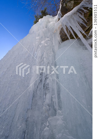 Frozen Iori Falls in Oku-Nikko, Tochigi Prefecture 136985511