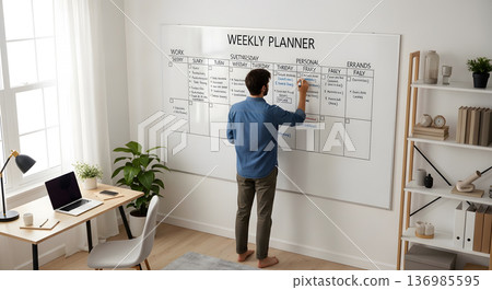 Man organizing tasks on large weekly planner...-插圖素材 [136985595] - PIXTA圖庫