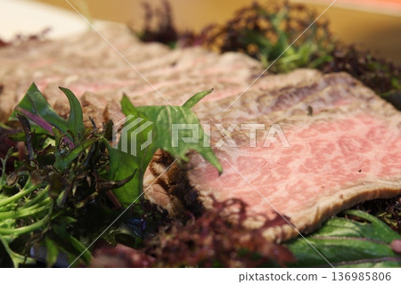 Make roast beef 136985806