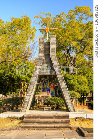 長崎和平公園的摺紙鶴塔 136985828