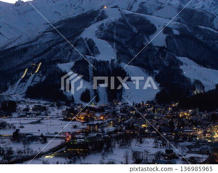 Beautiful sunset in Hakuba, Hakuba Village, Nagano Prefecture (aerial shot by drone) 136985965