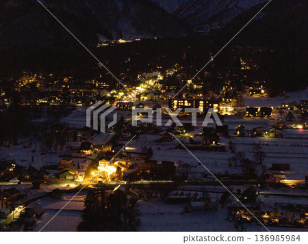 Beautiful night view of Hakuba Village, Nagano Prefecture (aerial shot taken by drone) 136985984