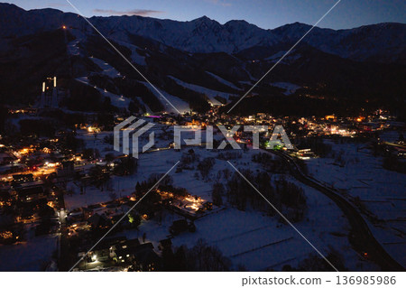 Beautiful night view of Hakuba Village, Nagano Prefecture (aerial shot taken by drone) 136985986