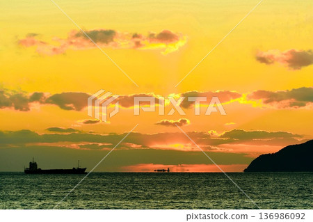 日落海岸,就在日落後 日落海岸,就在日落後 136986092