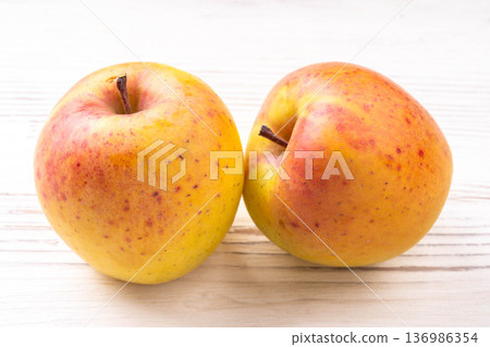 Yellow Apple (Gunma Harvest Moon) Yellow Apple (Gunma Harvest Moon) 136986354