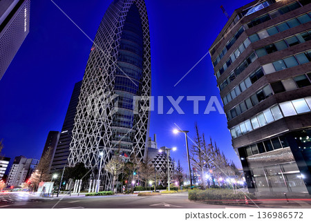 Tokyo Shinjuku Station West Exit Mode Gakuen Cocoon Tower night view 136986572