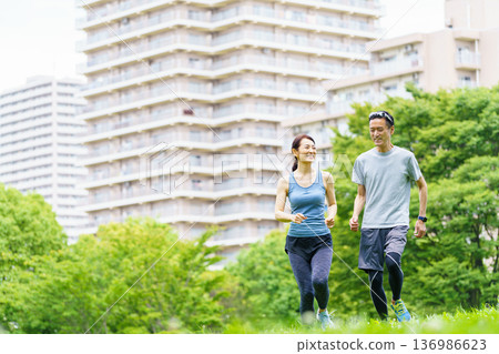 Middle-aged couple jogging 136986623