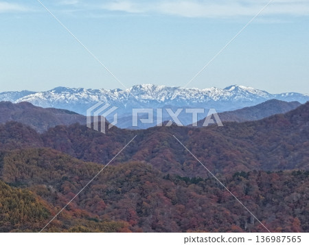 Snow-capped mountains of the Mikuni Mountains and natural scenery in late autumn 136987565
