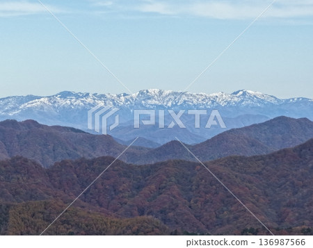三國山脈的雪山與深秋的自然風光 136987566