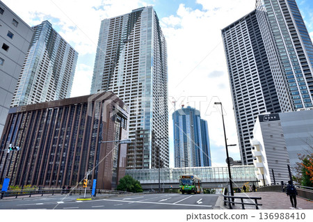 勝須清澄大街上的高層公寓大樓 136988410