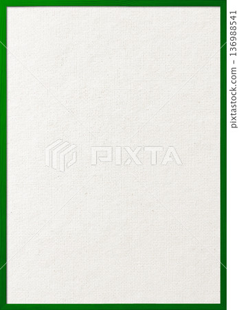 一幅豎幅背景圖，畫面為棉麻帆佈板，配有窄窄的深綠色木框。 136988541