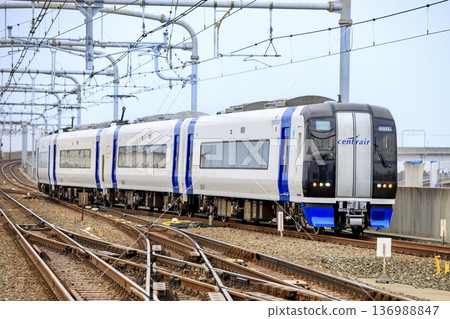 中部國際機場站附近的機場快線 MuSky 運行於中部國際機場站附近。 中部國際機場站附近的機場快線 MuSky 運行於中部國際機場站附近。 136988847