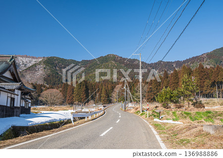 滋賀縣長濱市長原村,琵琶湖畔一個仍有積雪的山村 滋賀縣長濱市長原村,琵琶湖畔一個仍有積雪的山村 136988886