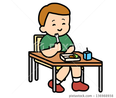 教室裡，一個棕髮男孩正用叉子吃午餐。 136988938