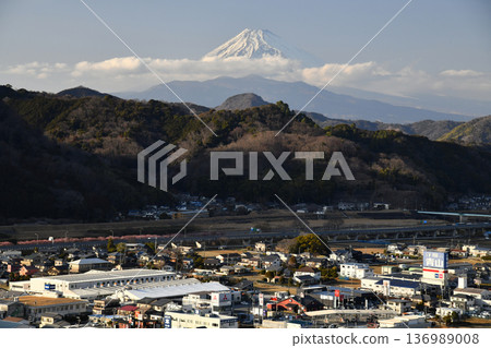 從靜岡縣伊豆之國市眺望富士山（靜岡縣伊豆之國市）[2026年2月] 136989008