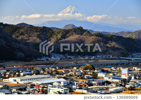 從靜岡縣伊豆之國市眺望富士山（靜岡縣伊豆之國市）[2026年2月] 136989009