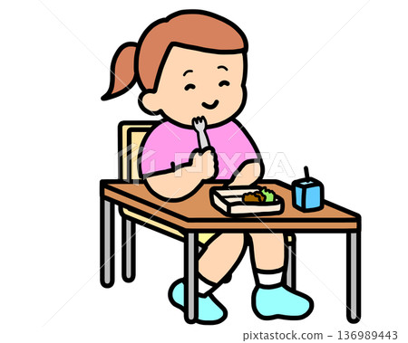 一個棕髮女孩在教室裡用叉子吃午餐 一個棕髮女孩在教室裡用叉子吃午餐 136989443