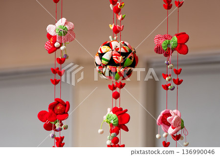 飛驒高山的春天:手工懸掛人偶 飛驒高山的春天:手工懸掛人偶 136990046