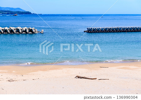 三陸陸前高田市的廣田海灘 三陸陸前高田市的廣田海灘 136990304