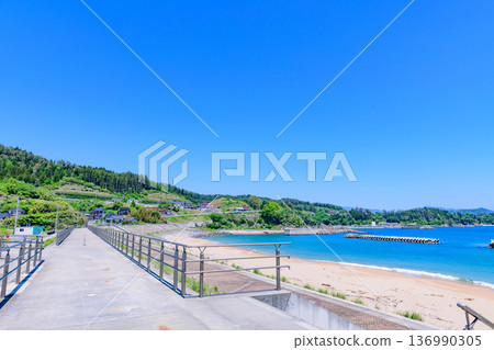 三陸陸前高田市的廣田海灘 三陸陸前高田市的廣田海灘 136990305
