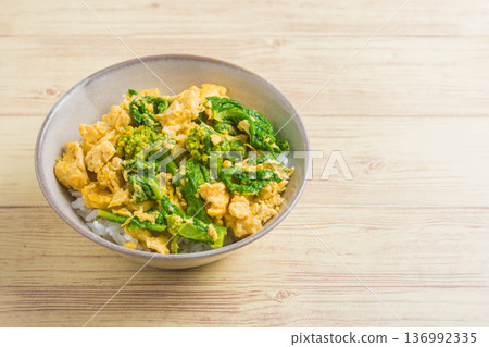 春之滋味:油菜花雞蛋飯 春之滋味:油菜花雞蛋飯 136992335