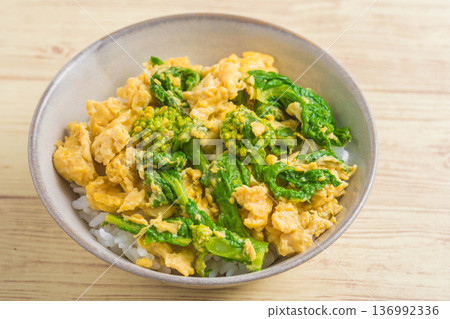 春之滋味:油菜花雞蛋飯 春之滋味:油菜花雞蛋飯 136992336