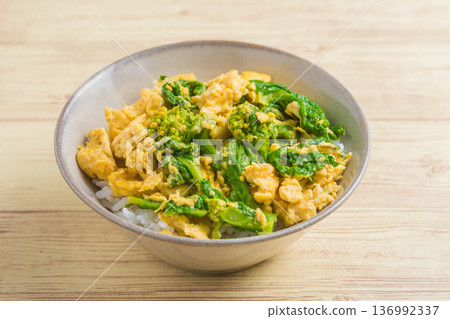 Taste of Spring: Rape Blossom and Egg Rice Bowl 136992337