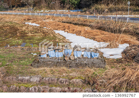 滋賀縣長濱市長原村的守護神石佛像 136992767