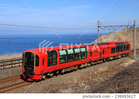 [Echigo Tokimeki Railway] ET122 Echigo Tokimeki Resort Setsugekka (Japan Sea Hisui Line: Aomi to Oyashirazu) 136993627