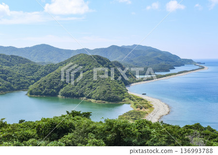 長牙海灘是越木島上的著名景點之一，擁有綿長的沙洲。 136993788