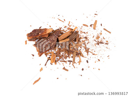 Broken ceylon cinnamon isolated, cinnamomum verum bark pieces 136993817