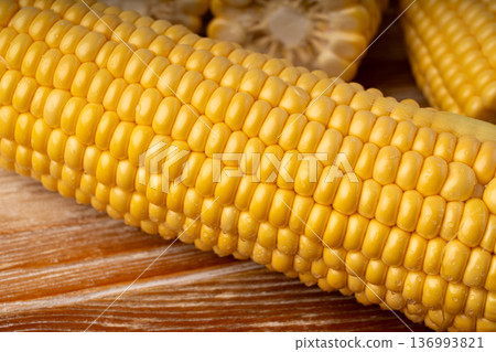 Sweet corn ears closeup. Fresh maize cob macro texture, autumn sweetcorn, corncob close up 136993821