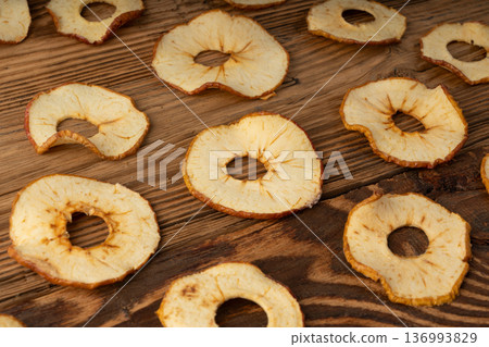 Dry apple slices pattern 136993829