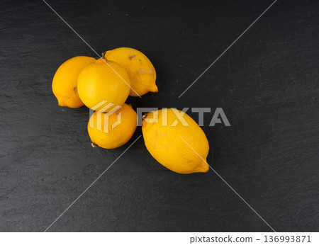 Old dried lemons. Fruits with darkened skins Old dried lemons. Fruits with darkened skins 136993871