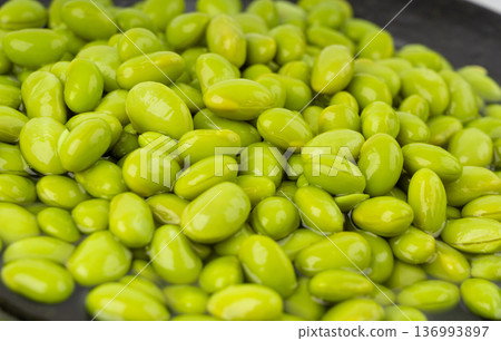 Edamame beans bowl textured background. Green soy bean pattern, many cooked young soybeans 136993897