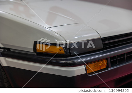 車燈 136994205