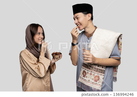 Authentic moment of culinary exchange and shared amusement 136994246