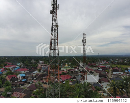 signal transmitter tower during the day 136994332