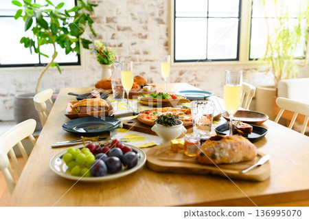 餐桌上的盛宴 136995070