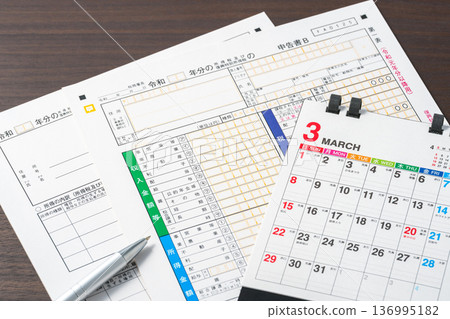 image of tax return 136995182