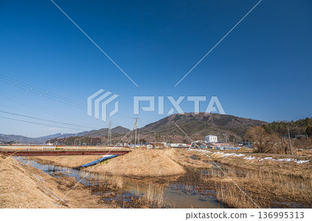 Scenery of the Oura River in early spring, Nagahara, Nagahama City, Shiga Prefecture Scenery of the Oura River in early spring, Nagahara, Nagahama City, Shiga Prefecture 136995313
