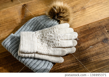 冬帽和手套 136995371