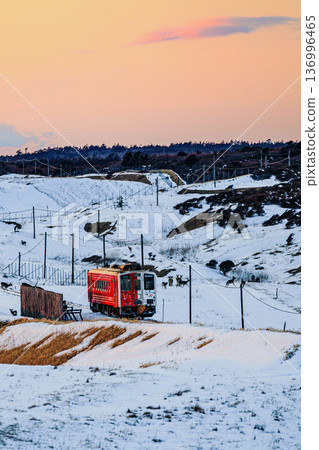北海道落石海岸的日落：冬日景色，花崎線和蝦夷鹿盡收眼底 136996465