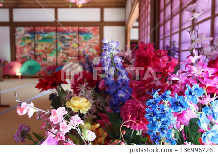 Flowers and sliding door paintings at Zuishin-in Temple in Kyoto Flowers and sliding door paintings at Zuishin-in Temple in Kyoto 136996726